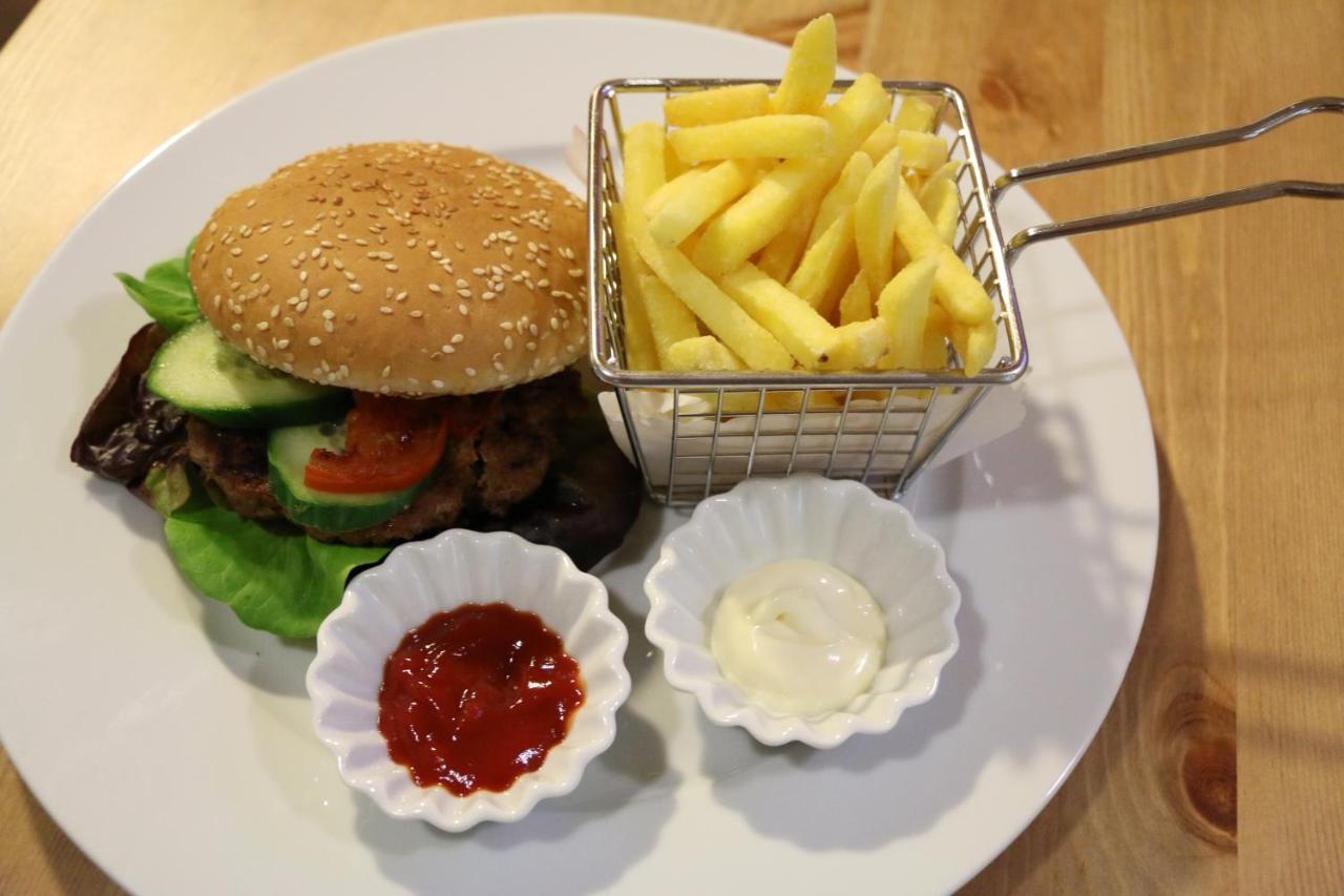 Hotel Restaurant Roessli Uetendorf Buitenkant foto