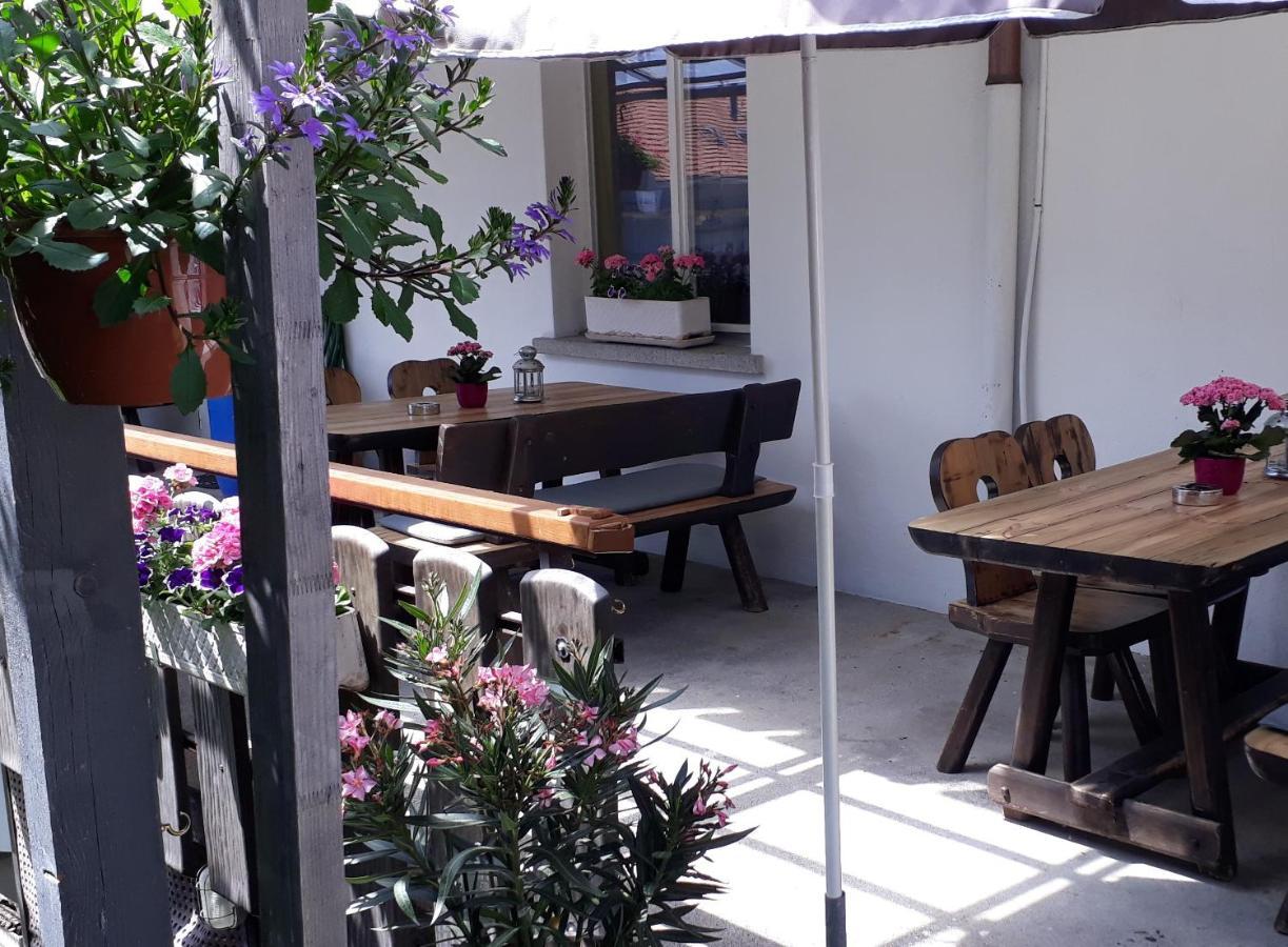 Hotel Restaurant Roessli Uetendorf Buitenkant foto