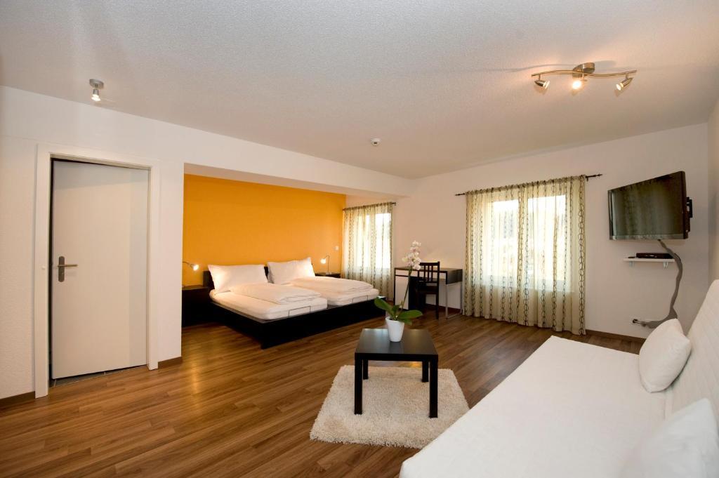 Hotel Restaurant Roessli Uetendorf Kamer foto