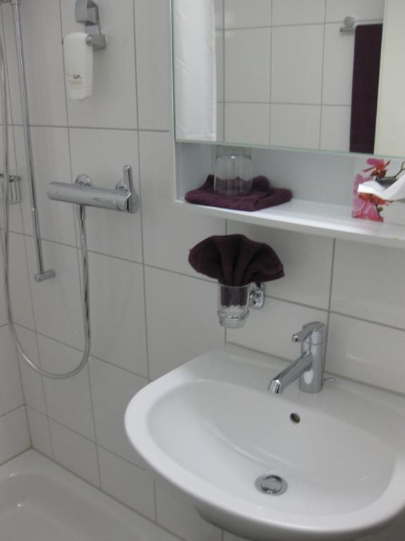 Hotel Restaurant Roessli Uetendorf Kamer foto