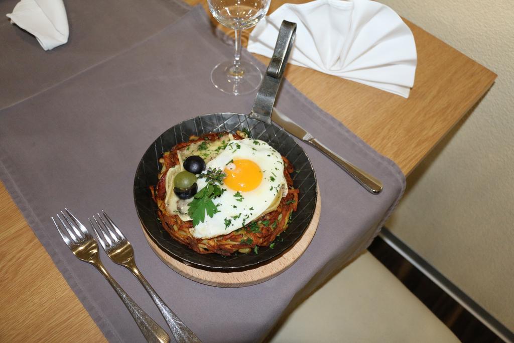 Hotel Restaurant Roessli Uetendorf Buitenkant foto