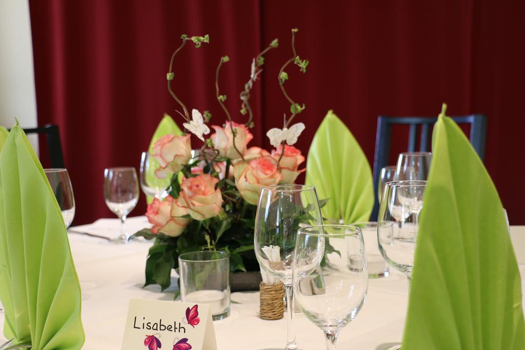 Hotel Restaurant Roessli Uetendorf Buitenkant foto